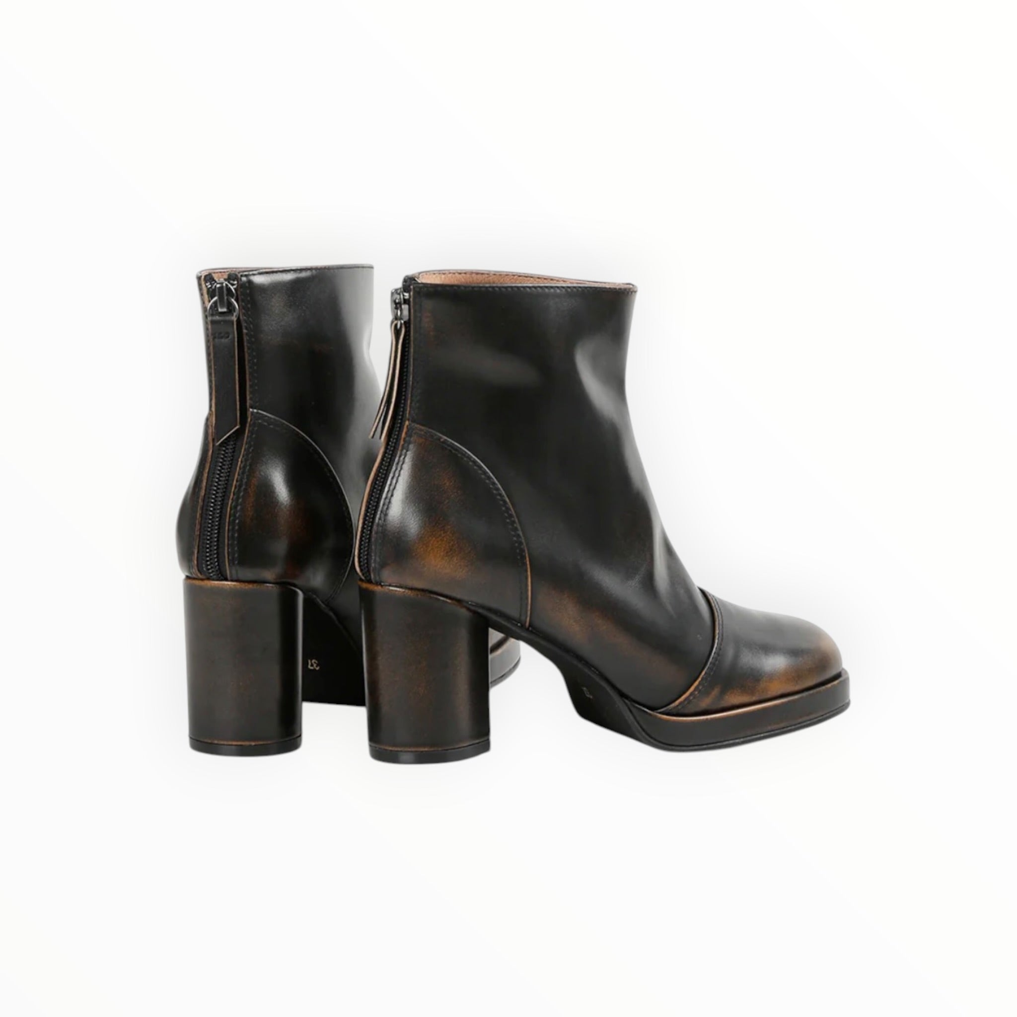 ALL BLACK Distressed Lady - Black