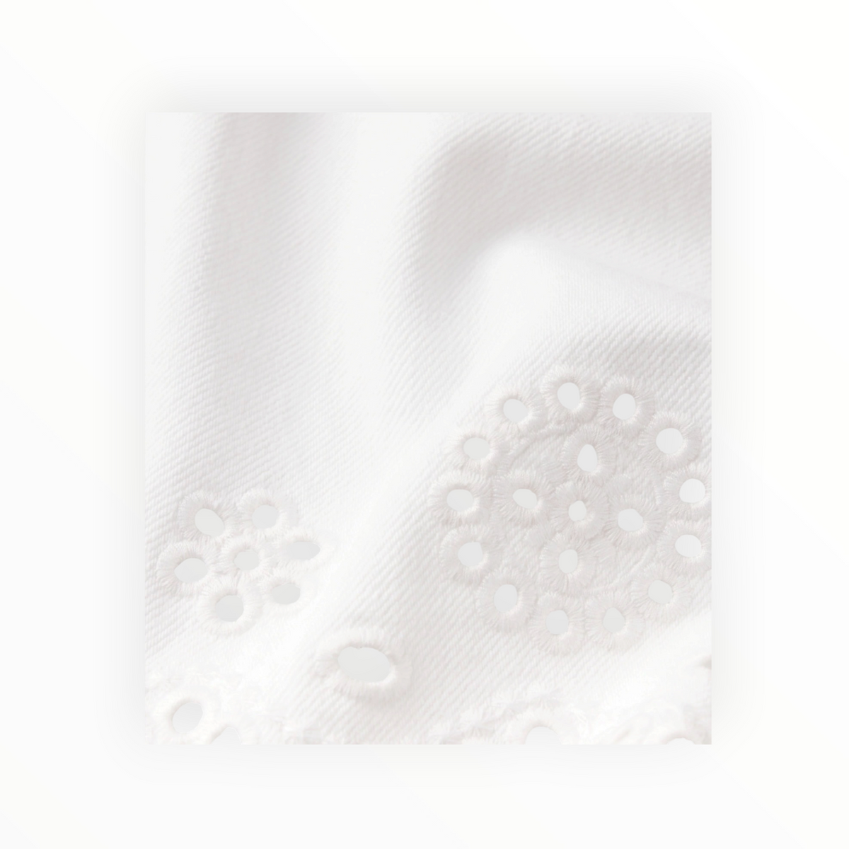 Frame The Eyelet Hang Jean Short Long - White