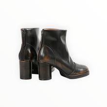ALL BLACK Distressed Lady - Black