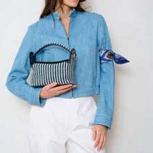 we-ar4 The Pastry Box 20 - Blue Stripe