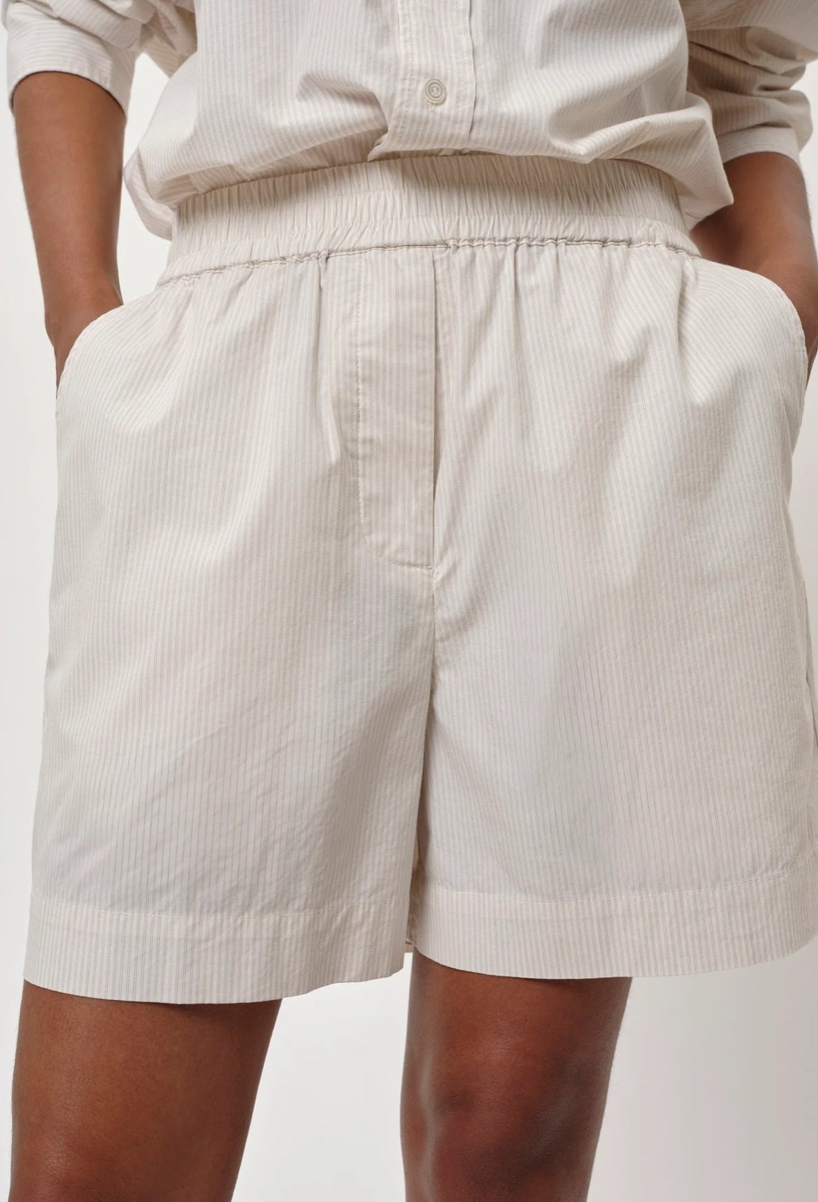 Herskind Alma Shorts - Creme Pinstripe