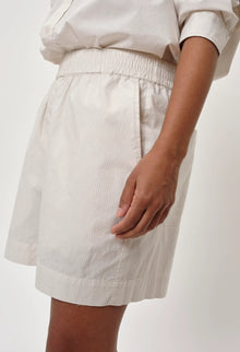 Herskind Alma Shorts - Creme Pinstripe