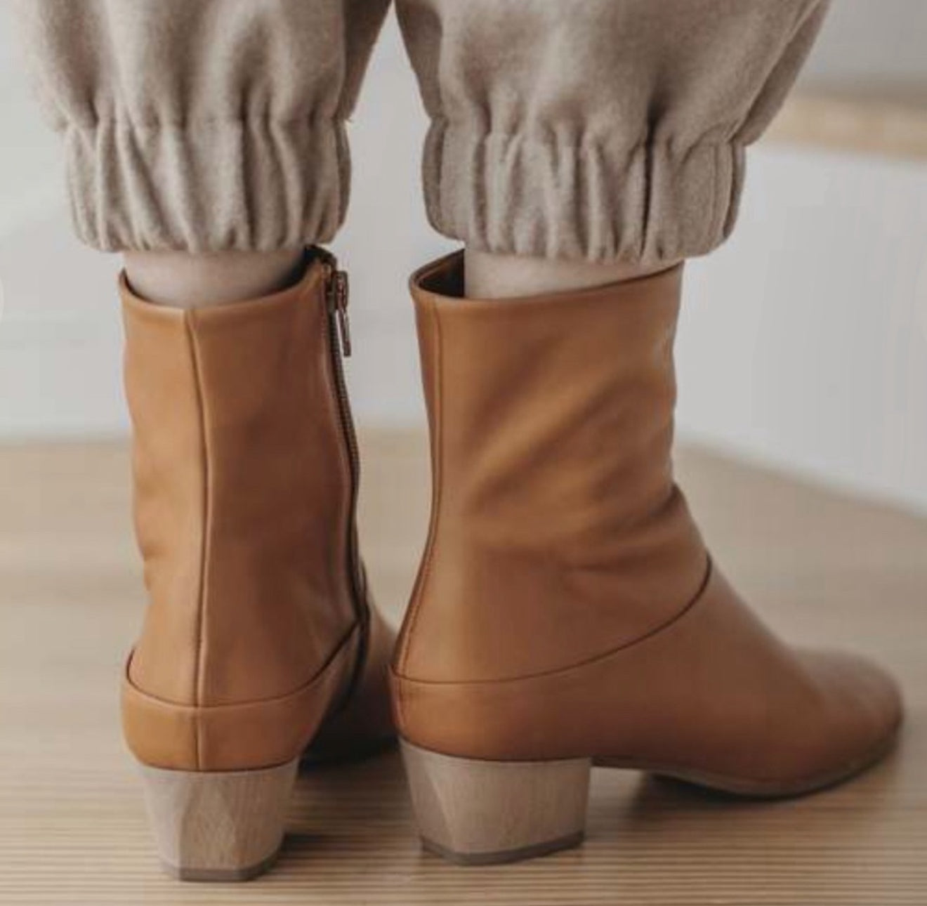 Coclico Caviar Boots - Mandorla