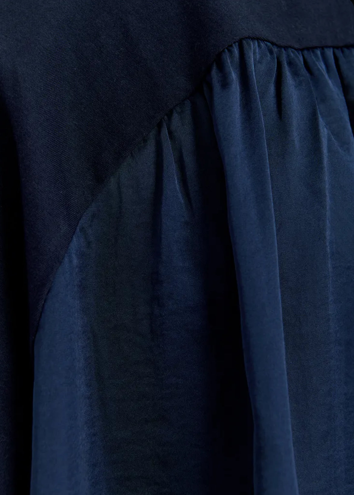 Essentiel Antwerp T-Shirt W/Satin Back Panel - Navy Blue