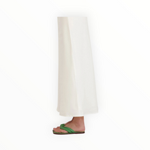 BERNARDO Miami Thong Sandal Kelly Green Antique Calf