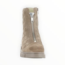 Bos. & Co. Lane Round Toe Boots - Sand