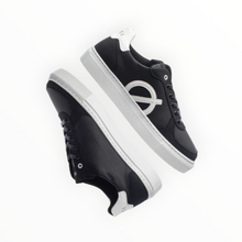 LØCI Classic Sneaker - Black/White