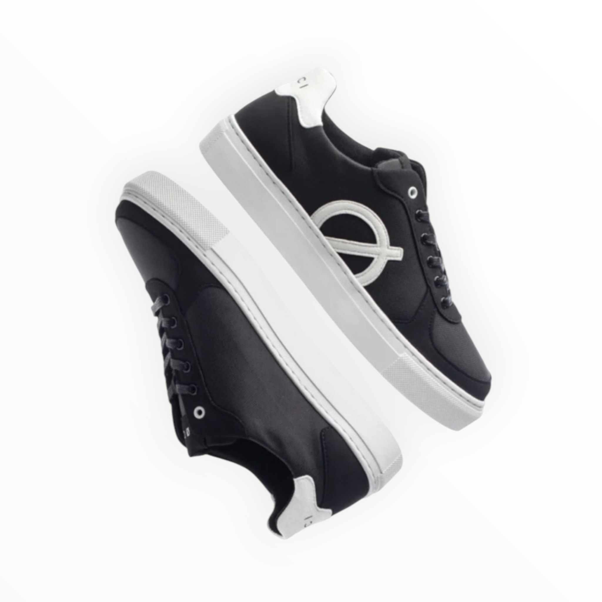 LØCI Classic Sneaker - Black/White