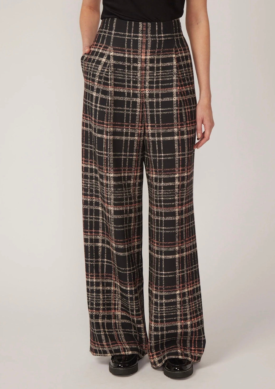 Gilner Farrar Milena Pant - Black Plaid