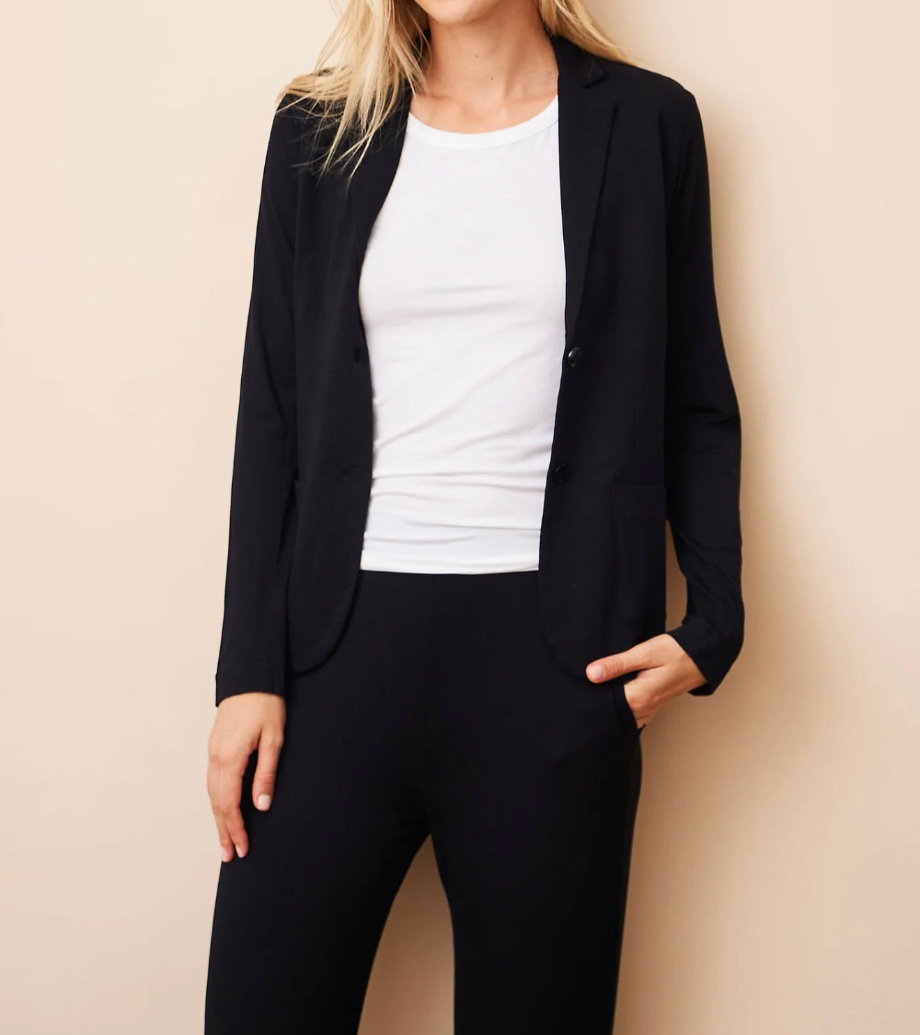 Majestic Filatures Soft Touch Two Button Blazer - Noir