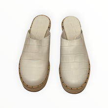 Frēda Salvador Suvi Clog - Beige Embossed Croc