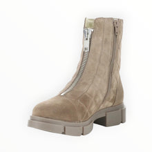 Bos. & Co. Lane Round Toe Boots - Sand