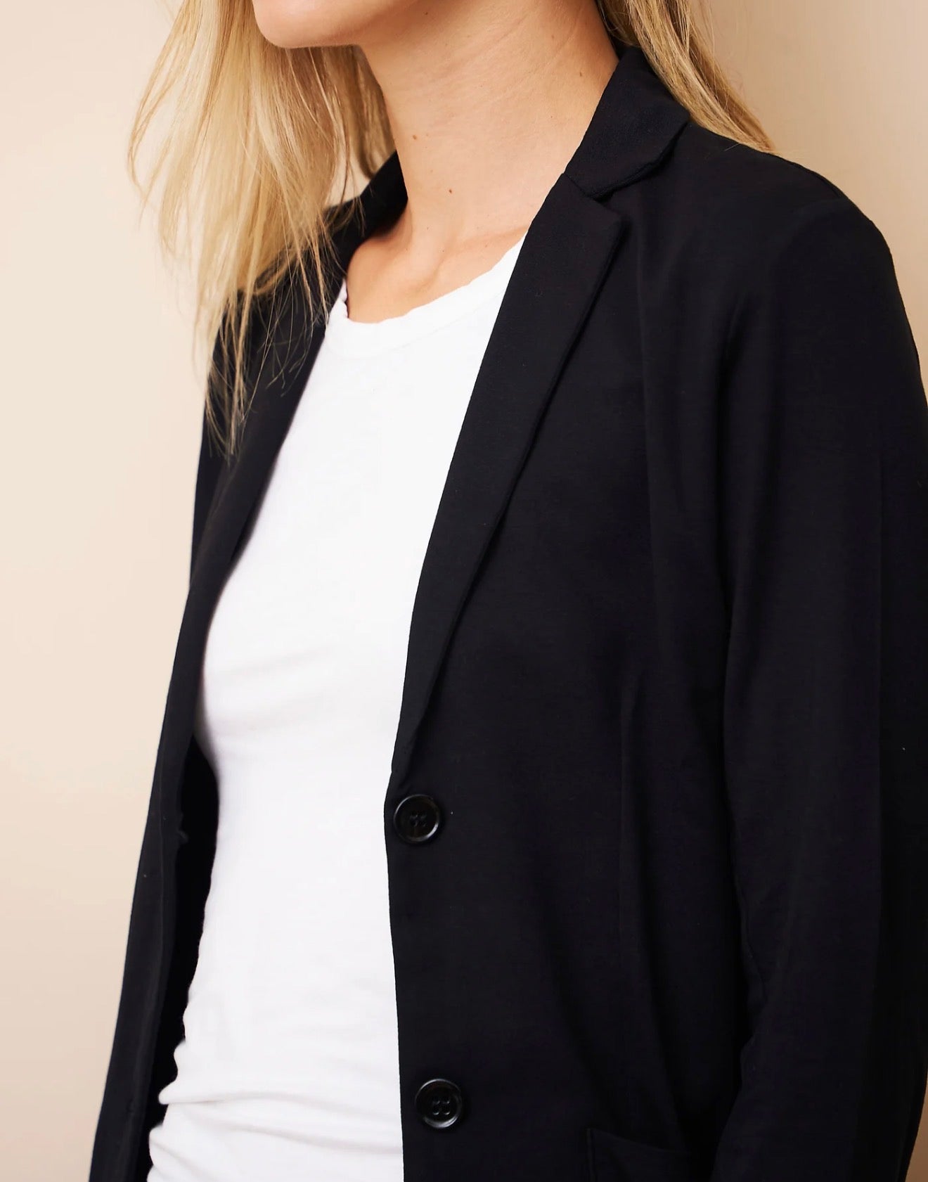 Majestic Filatures Soft Touch Two Button Blazer - Noir