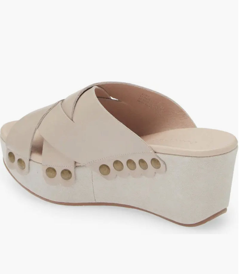 Chocolat Blu Yuki Wedge - Taupe