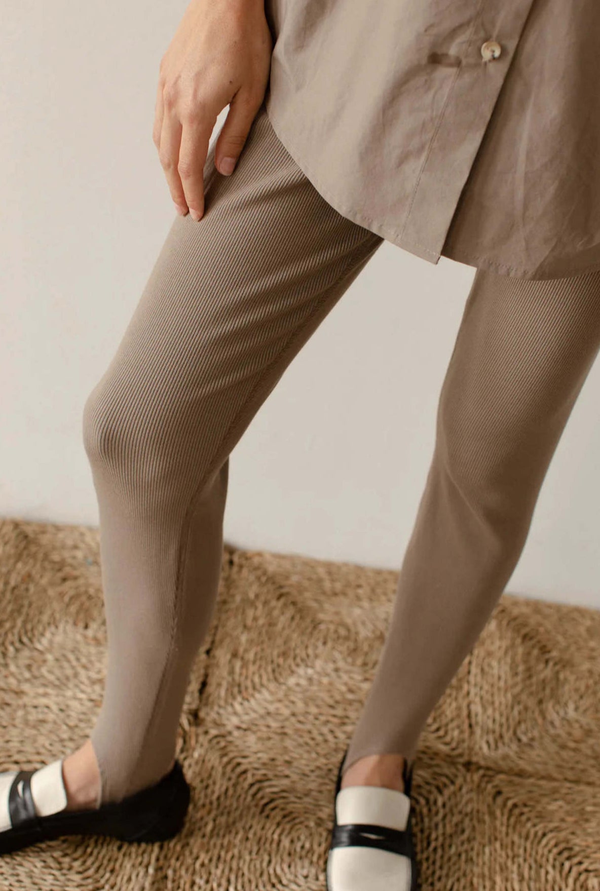 DONNI. Rib Stirrup Legging - Mushroom