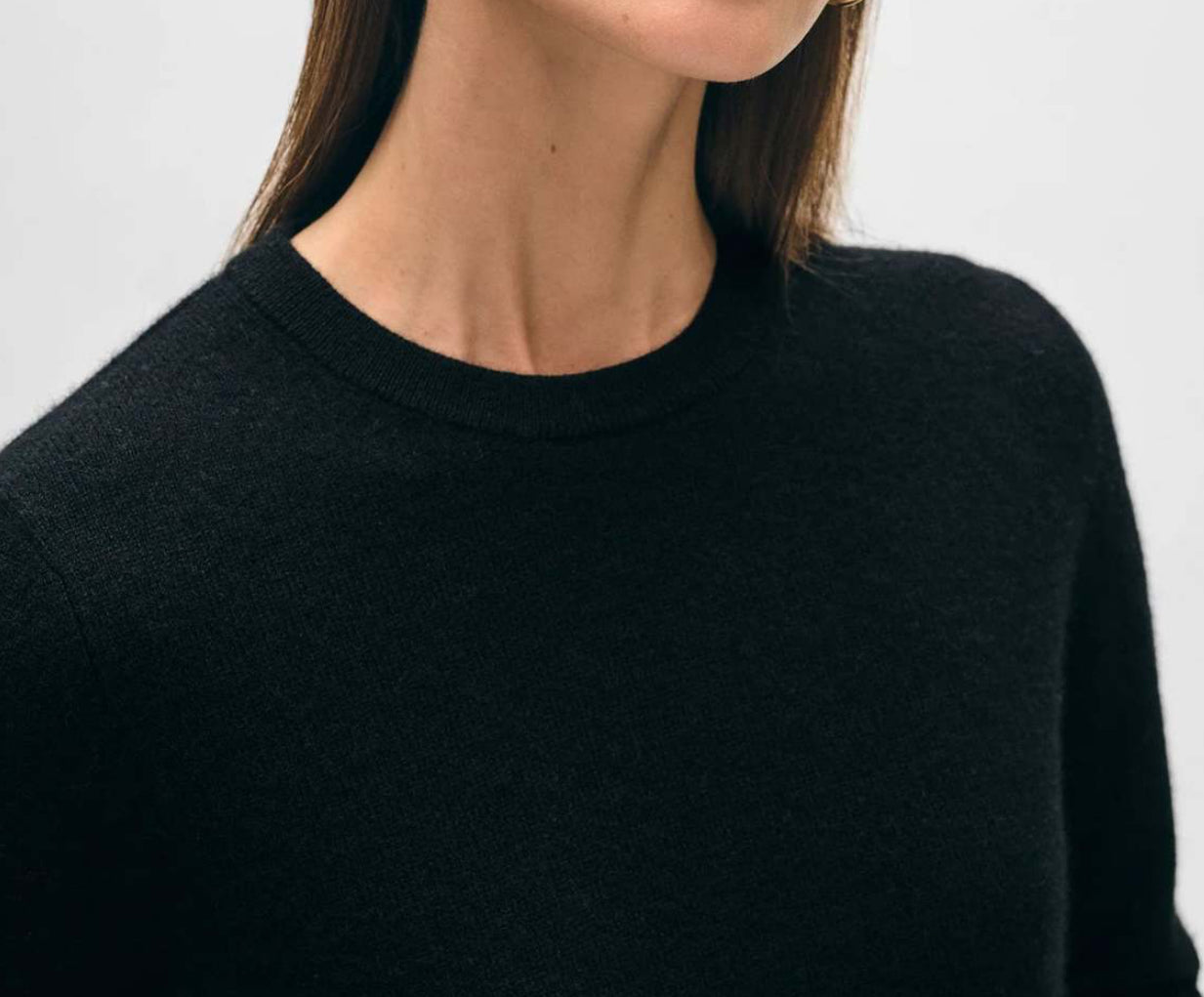 White + Warren Cashmere Shrunken Crewneck - Black