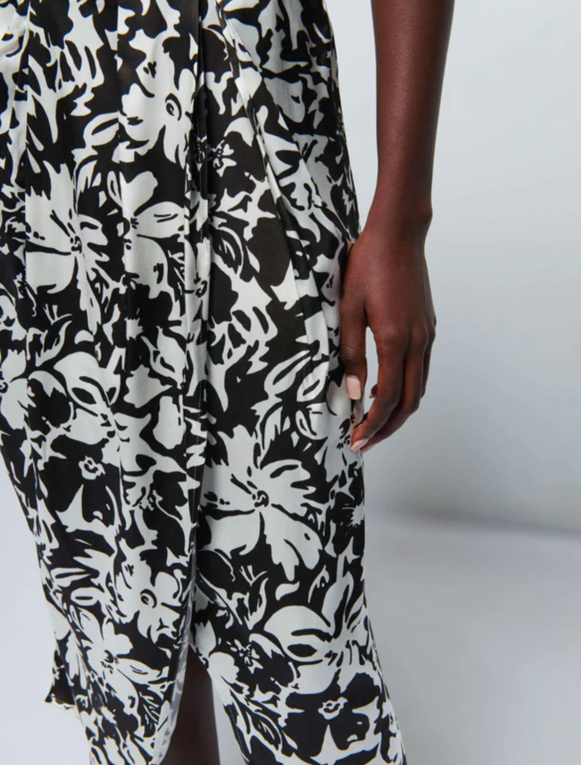 Nation Ltd Suri Sarong - Black Botanical Floral