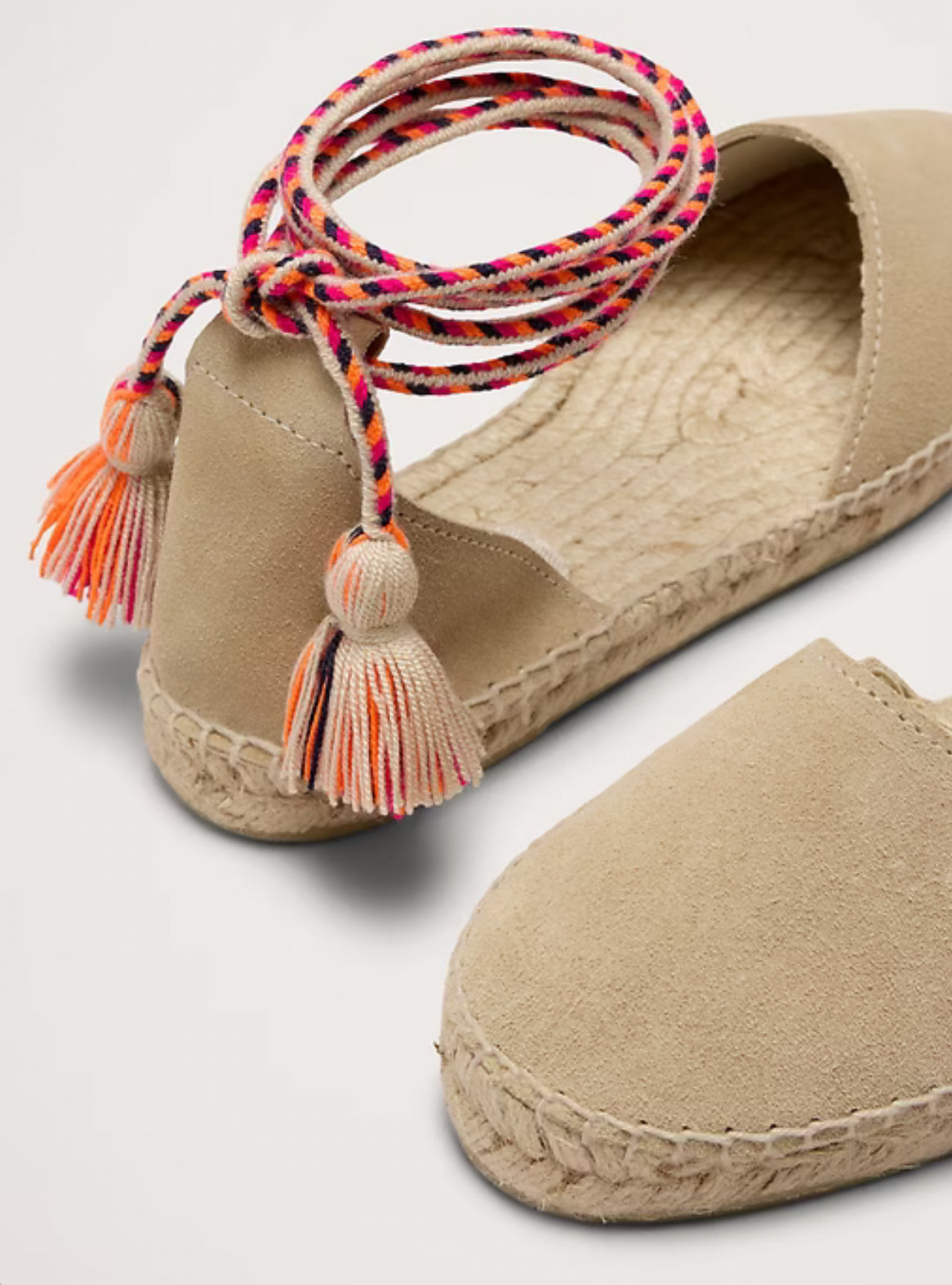 Guanabana Valencia Flat With Pompon - Beige