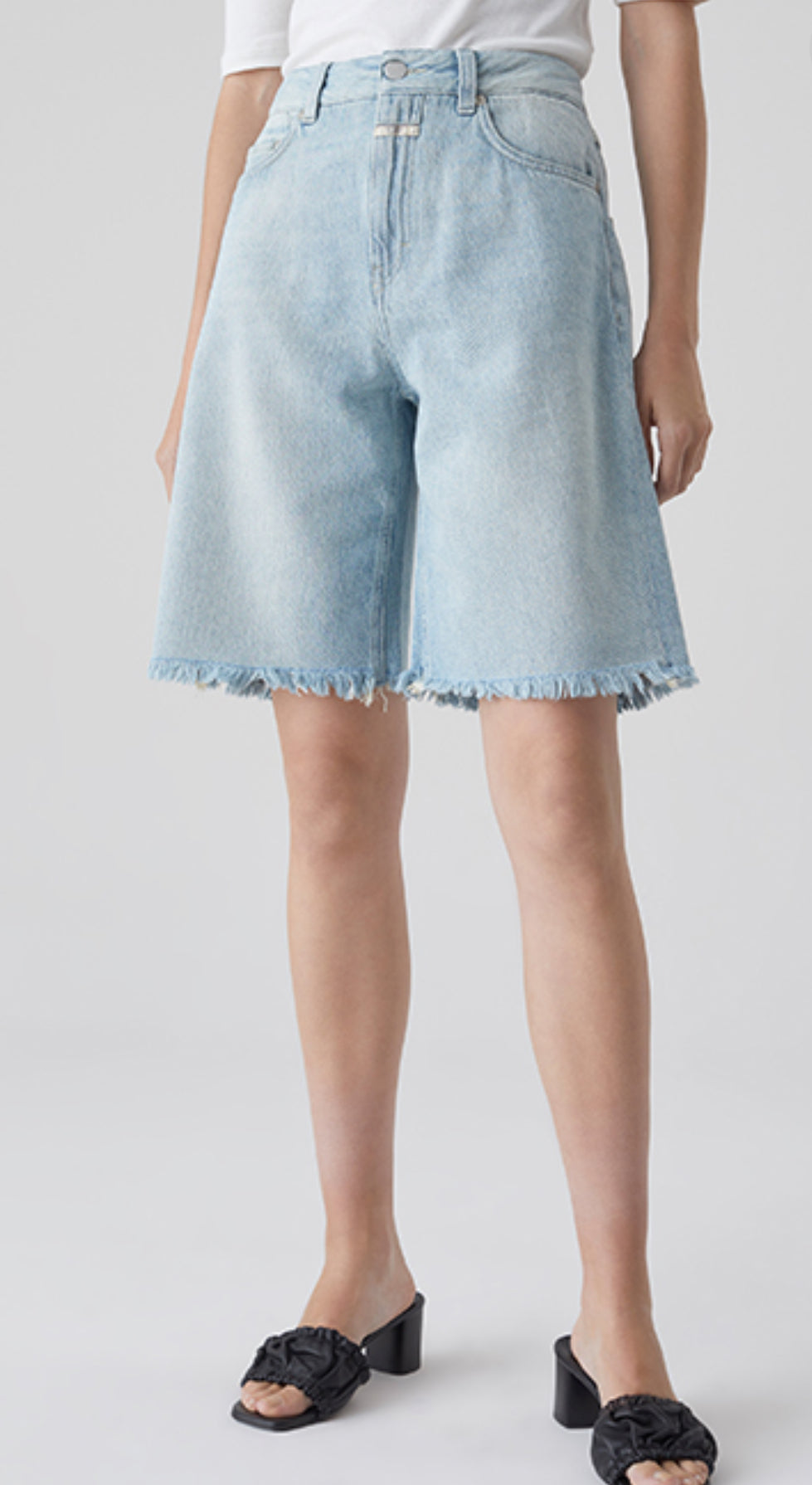 Closed Staight Leg Shorts - Mid Blue