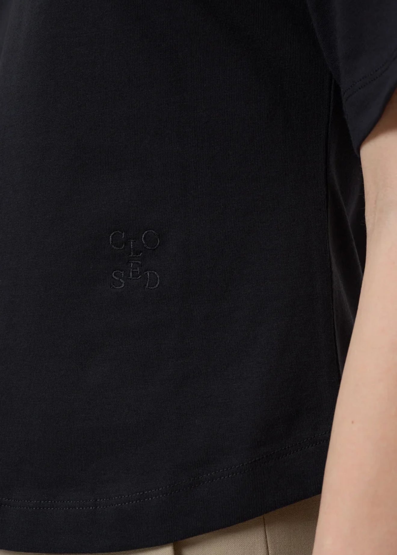 Closed V-Neck T-Shirt - Black