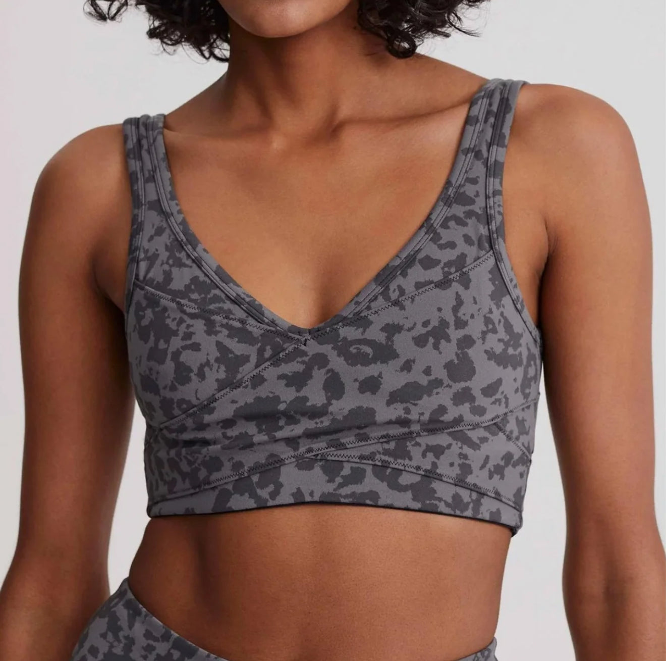 Varley Let’s Move Kellam Bra - Blackened Distorted Animal